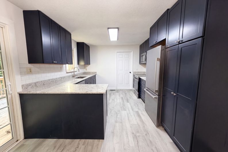 Photo 7 of 27 of 7301 Meadowbrook Cir, Knoxville, TN