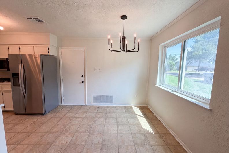 Photo 9 of 14 of 501 E Central Dr, Georgetown, TX