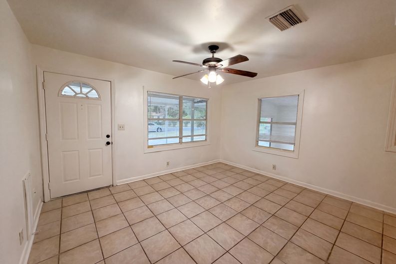 Photo 7 of 17 of 626 S 67th St, Tampa, FL