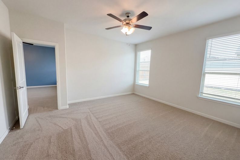 Photo 4 of 16 of 2520 Allview Ln, Red Oak, TX