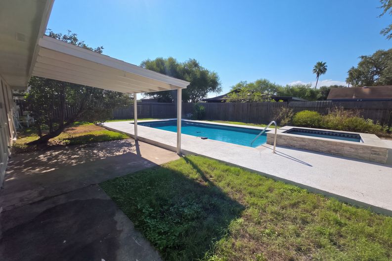 Photo 18 of 21 of 1817 Volga Dr, Corpus Christi, TX