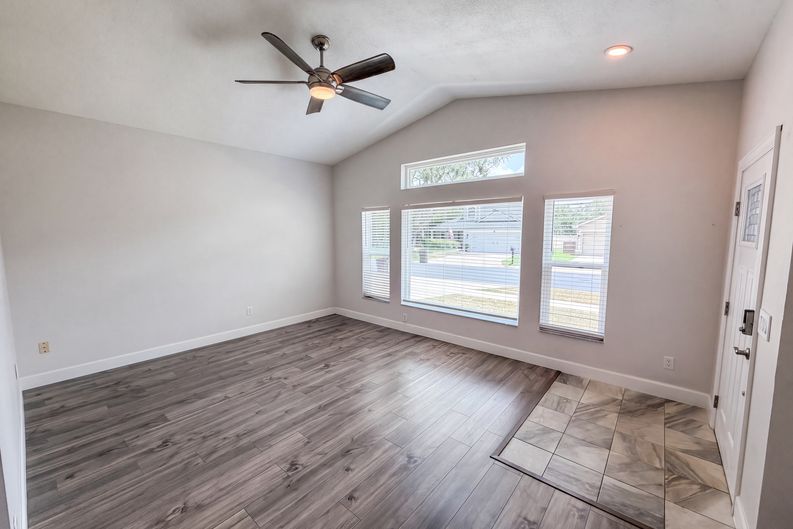 Photo 8 of 32 of 3800 Seminole Dr, Orlando, FL
