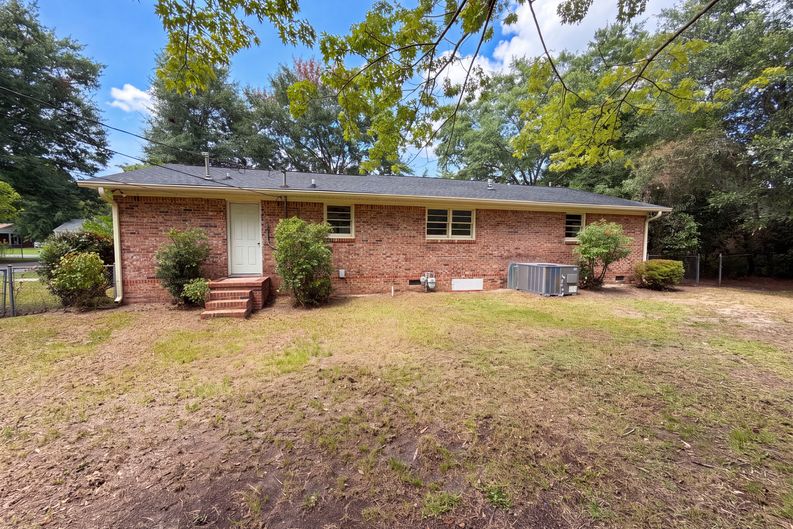 Photo 5 of 16 of 406 Lafayette Way, Camden, SC