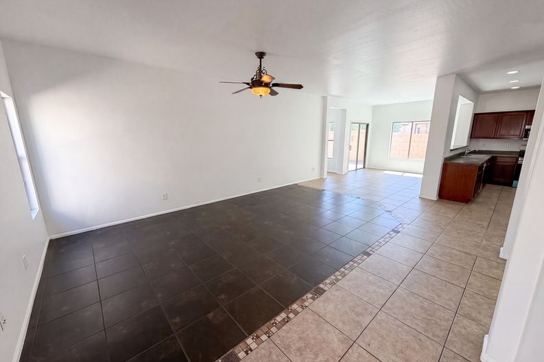 Photo 3 of 27 of 934 E Overlin Dr, Avondale, AZ