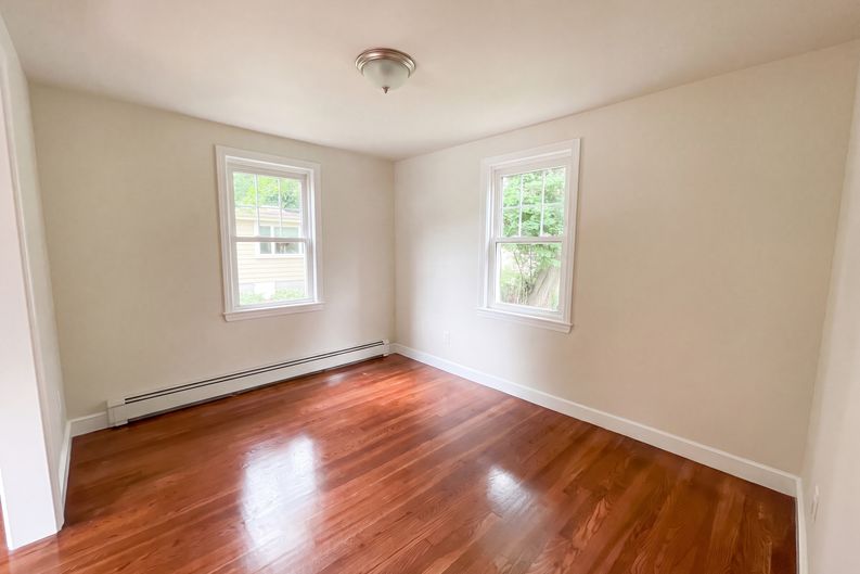 Photo 4 of 28 of 48 Woodlawn St, Randolph, MA