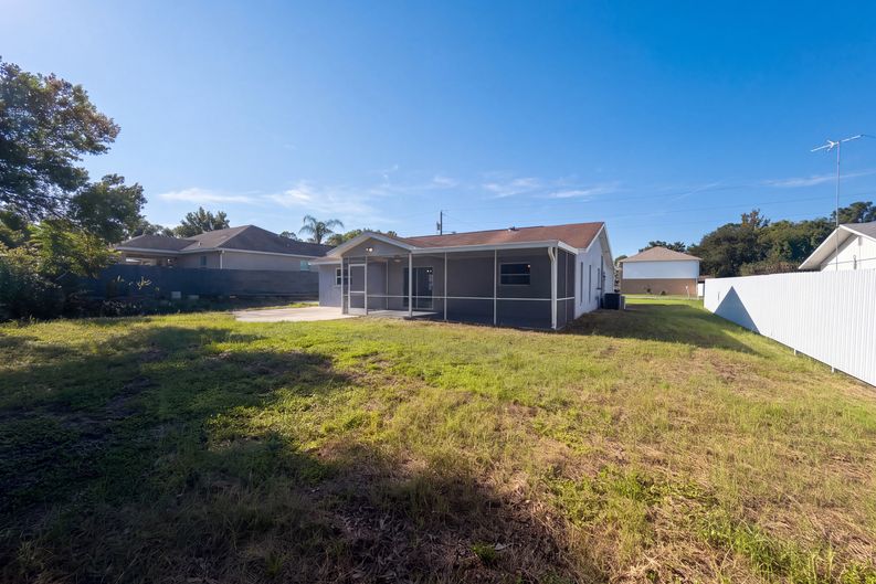 Photo 5 of 30 of 11339 Stacy St, Spring Hill, FL