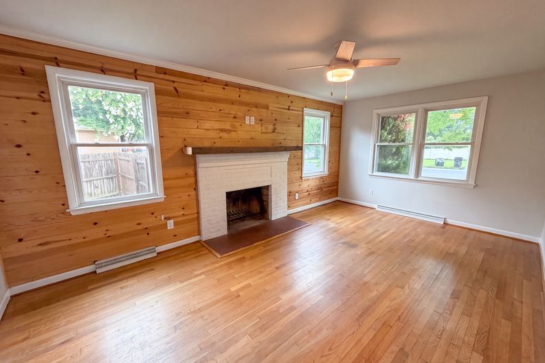 Photo 6 of 16 of 1016 Forestview Dr, Colonial Heights, VA