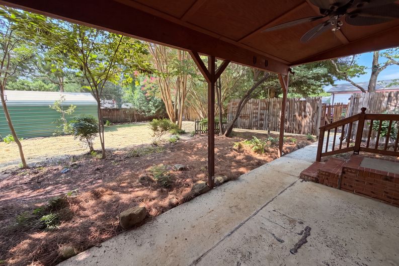 Photo 20 of 23 of 713 Ridgedale Ct, Charlotte, NC