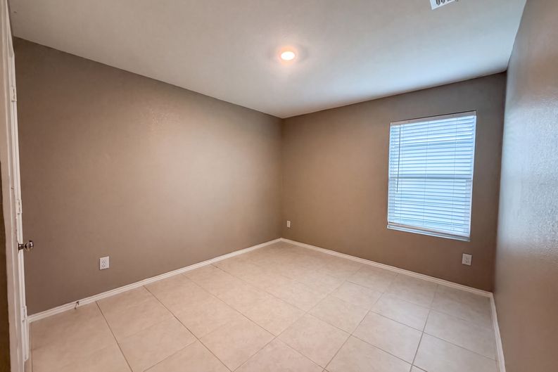 Photo 6 of 20 of 5832 Timber Point Dr, Princeton, TX