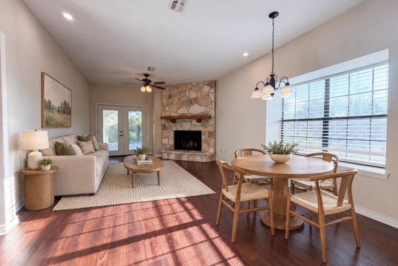 Photo 3 of 18 of 474 Seele St, New Braunfels, TX
