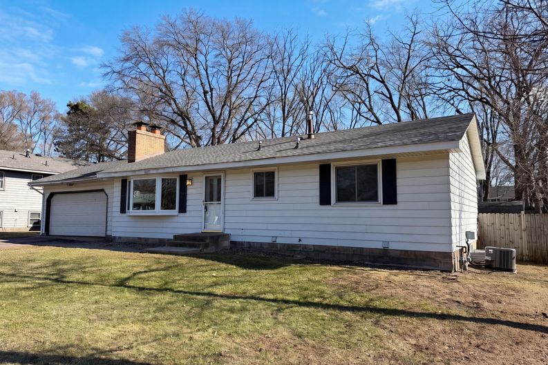 Photo 10 of 32 of 354 111th Ave NW, Coon Rapids, MN