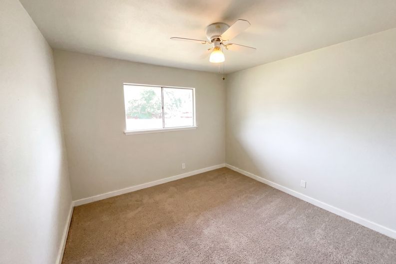 Photo 14 of 19 of 1154 S Ellison Dr, San Antonio, TX