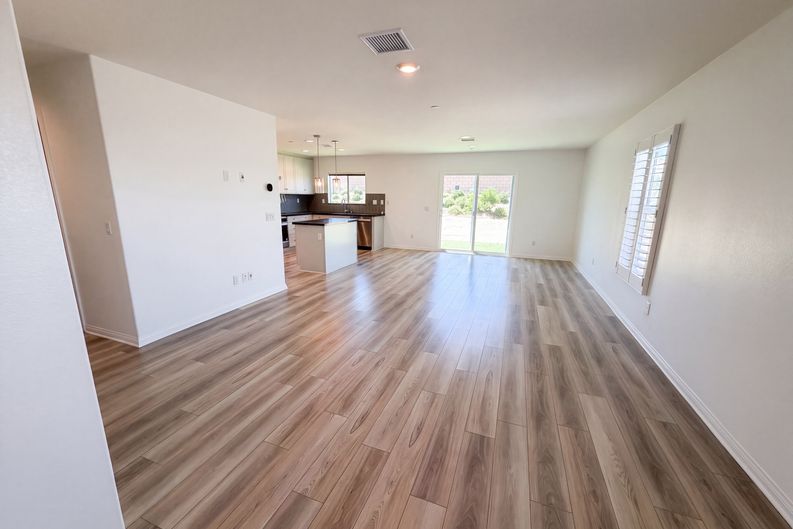 Photo 3 of 21 of 11550 Halter St, Victorville, CA