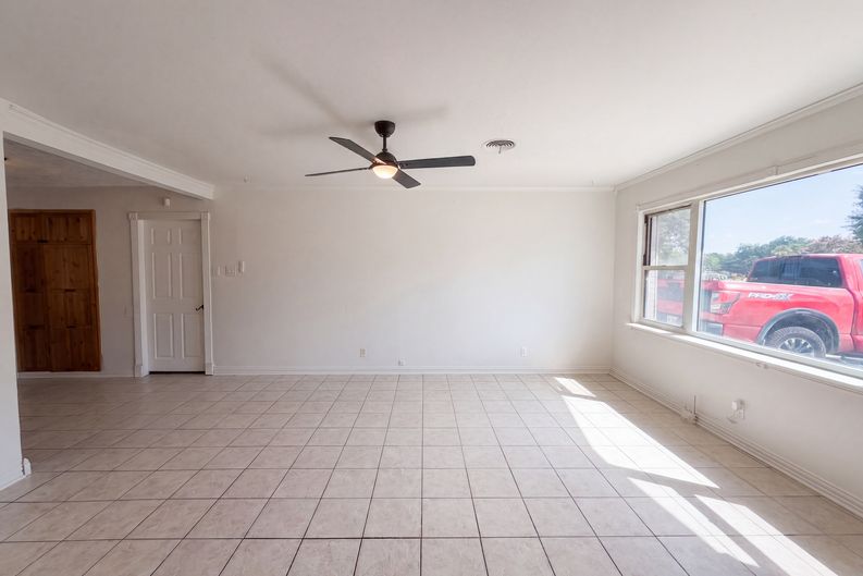 Photo 7 of 16 of 303 Currie Ave, Killeen, TX