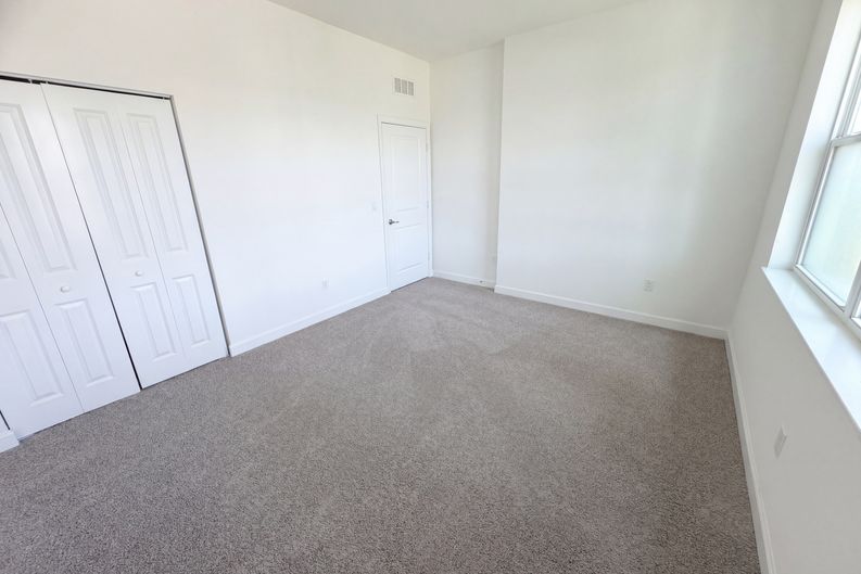 Photo 34 of 42 of 12473 NW Lynch Ln, Port Saint Lucie, FL