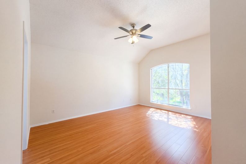 Photo 8 of 14 of 441 Trinity Dr, Allen, TX