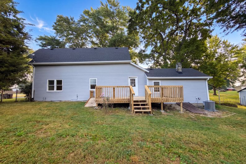 Photo 6 of 21 of 207 E Park St, Trafalgar, IN