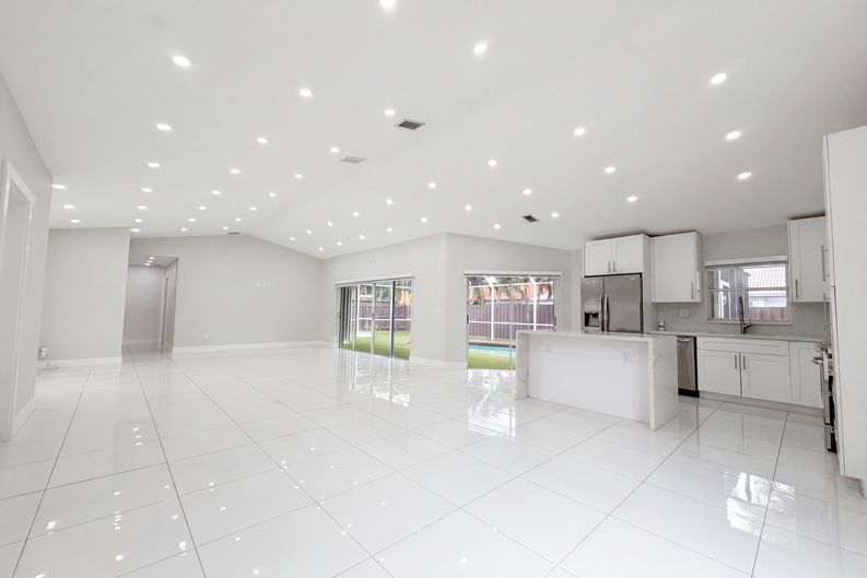 Photo 8 of 25 of 16571 SW 145th Ave, Miami, FL