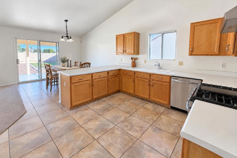 Photo 7 of 21 of 8067 S Old Canyon Ave, Tucson, AZ