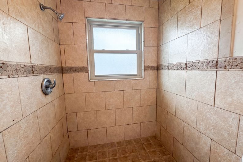 Photo 12 of 22 of 841 Chalmet Ln, Jacksonville, FL