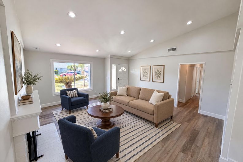 Photo 7 of 23 of 23732 San Dona, Laguna Hills, CA