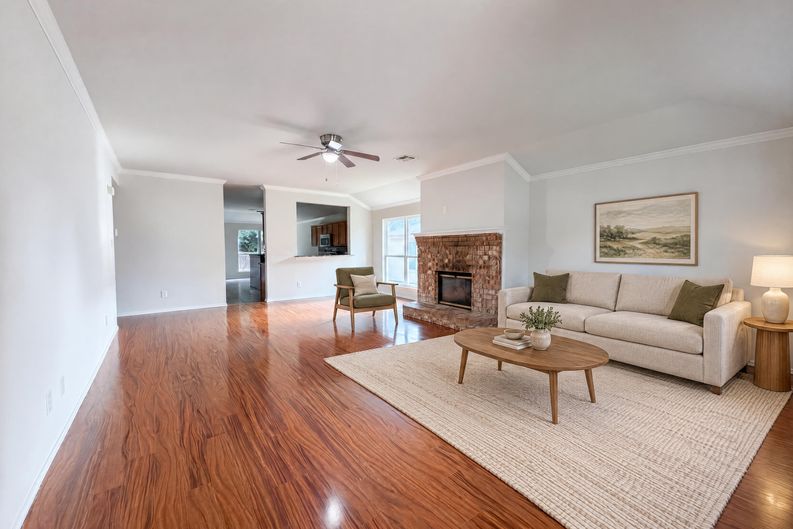 Photo 3 of 19 of 2324 Glenhaven Dr, McKinney, TX