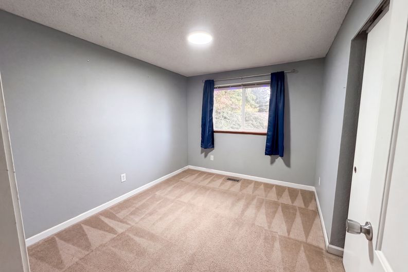Photo 7 of 21 of 7022 160th Street Ct E, Puyallup, WA
