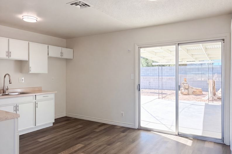 Photo 7 of 37 of 6121 Jones Cir, Las Vegas, NV