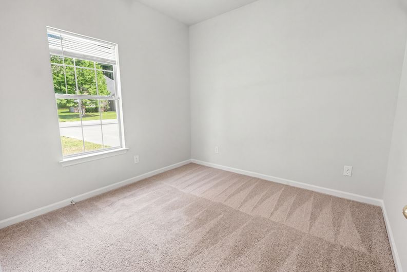 Photo 12 of 16 of 4282 Candle Brook Ln, Bessemer, AL