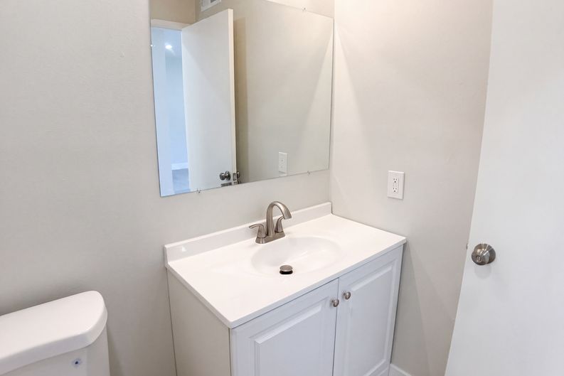 Photo 13 of 21 of 8361 Northport Dr, Huntington Beach, CA