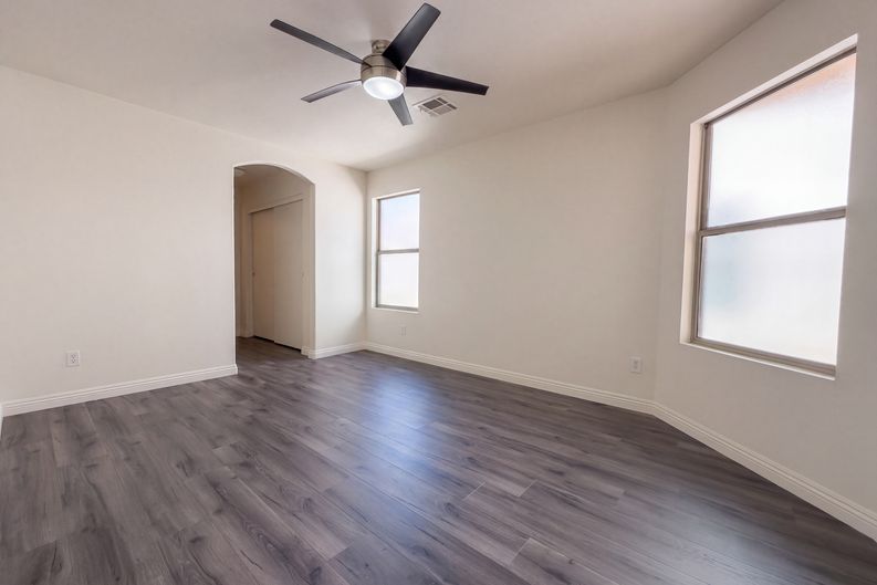 Photo 11 of 17 of 4818 Lone Grove Dr, Las Vegas, NV