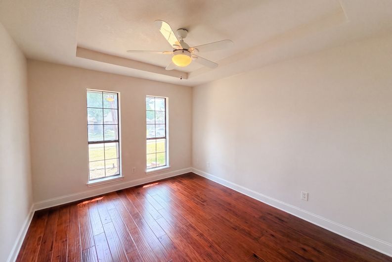 Photo 9 of 19 of 512 W Jefferson St, Wylie, TX