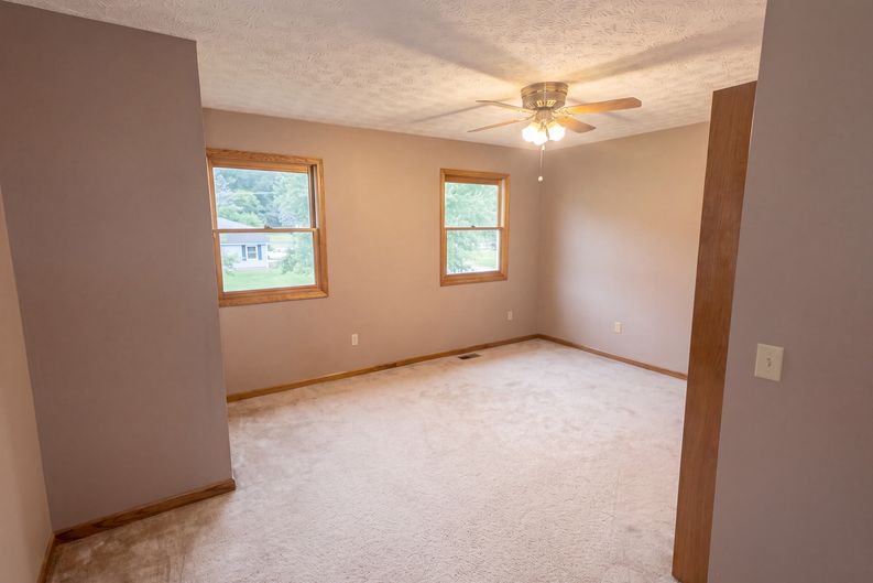 Photo 4 of 28 of 1100 Prescot Ave NW, Massillon, OH
