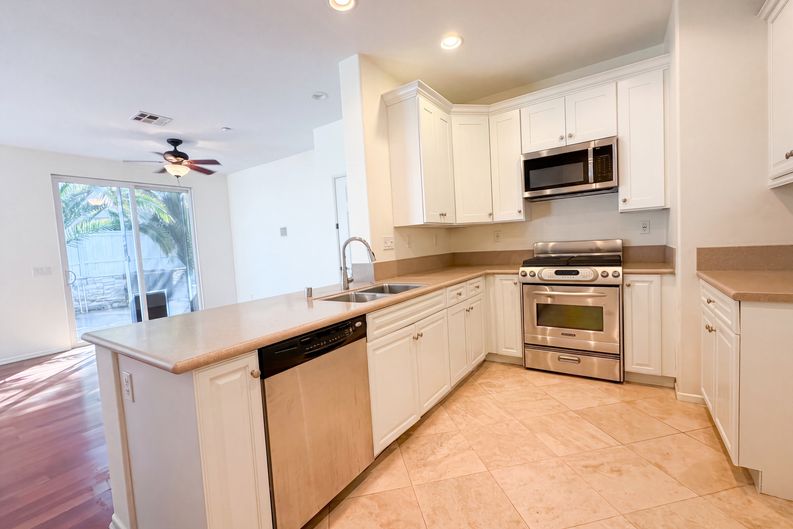 Photo 6 of 27 of 4099 Peninsula Dr, Carlsbad, CA