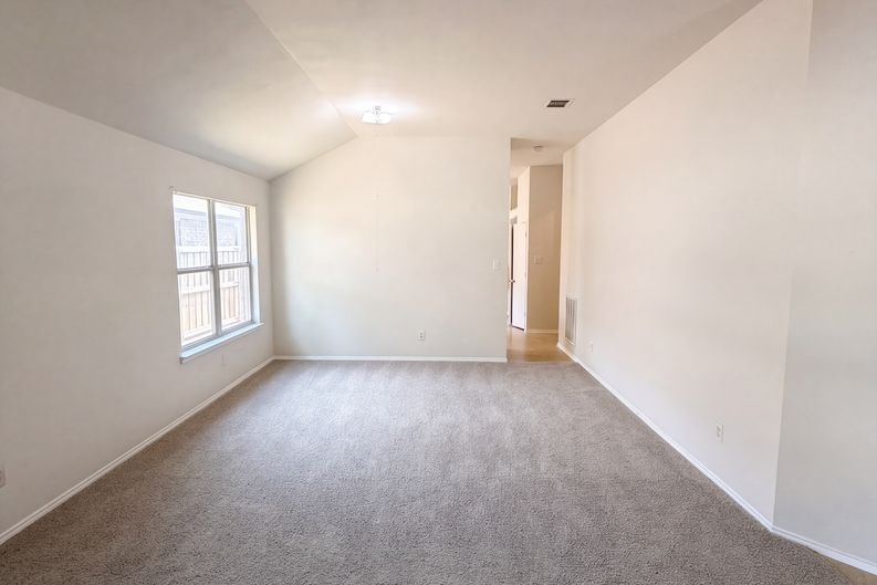 Photo 7 of 17 of 1910 Tawakani Ln, Little Elm, TX