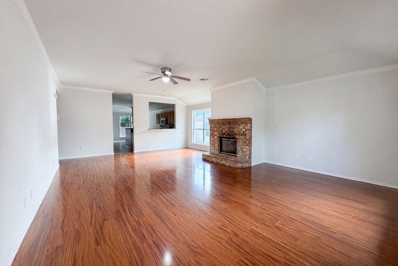 Photo 3 of 19 of 2324 Glenhaven Dr, McKinney, TX