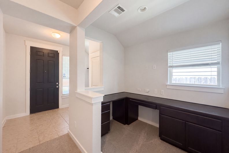 Photo 6 of 21 of 5909 Urbano Bnd, Round Rock, TX