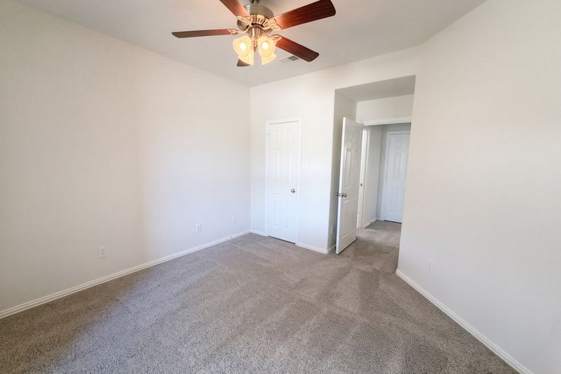 Photo 16 of 32 of 2030 Uvalde Dr, Forney, TX