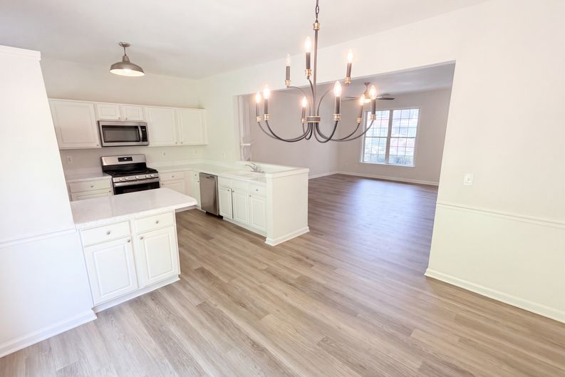 Photo 7 of 30 of 9155 Nesbit Ferry Rd, Alpharetta, GA