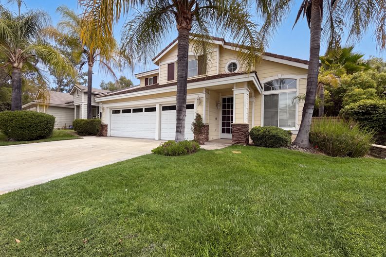 Photo 23 of 30 of 23608 Ashwood Pl, Valencia, CA