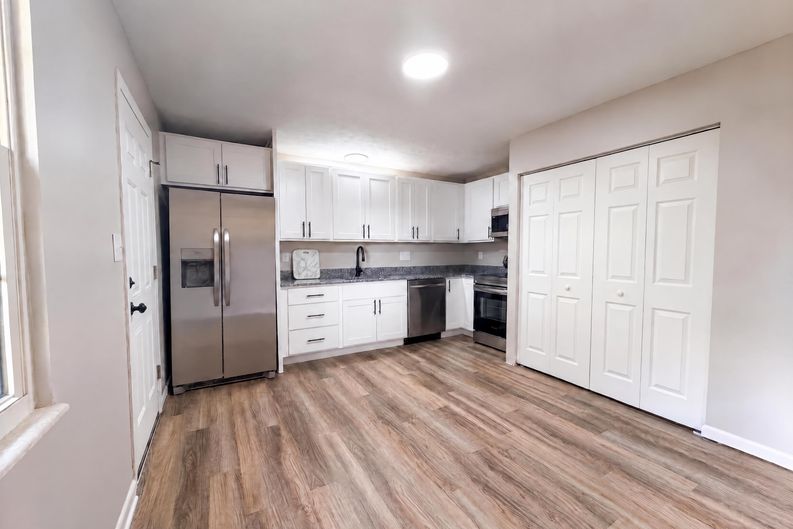 Photo 3 of 38 of 6363 Sandric Ln, Liberty Township, OH