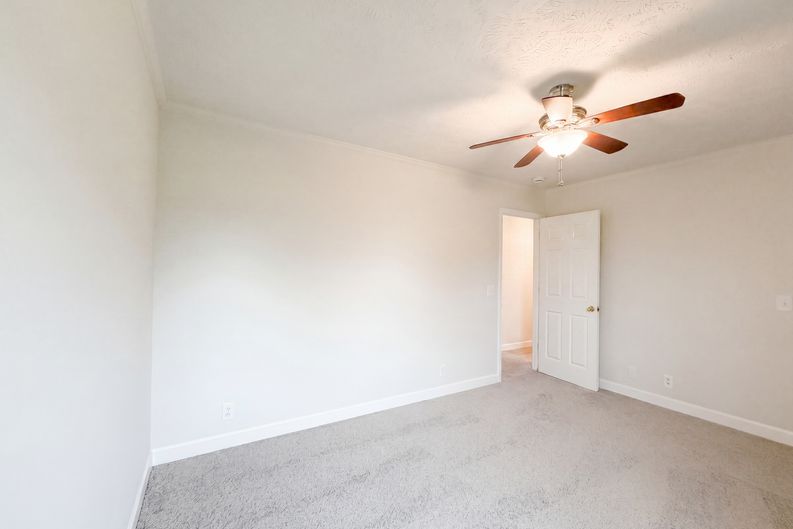 Photo 15 of 25 of 1223 California Dr, Murfreesboro, TN
