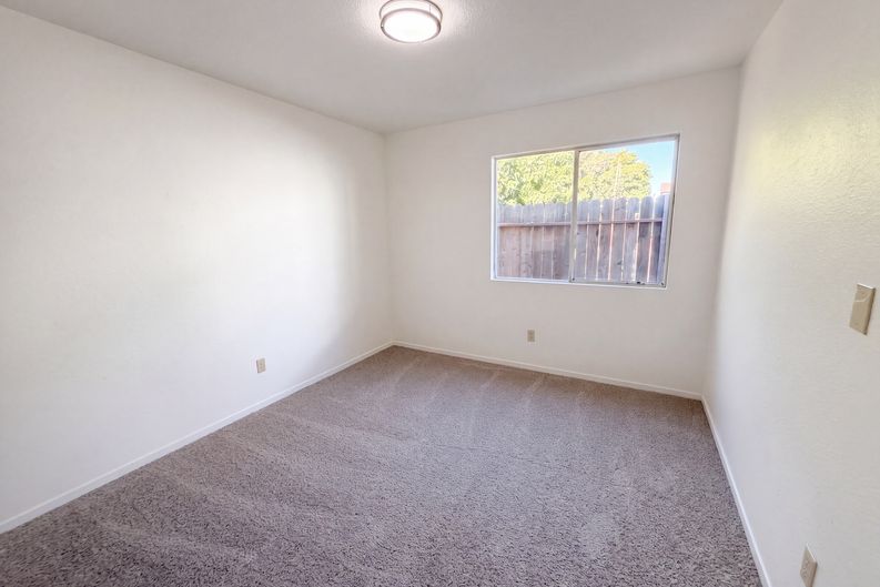 Photo 14 of 28 of 9149 Starina Way, Sacramento, CA