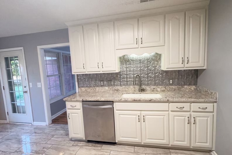 Photo 6 of 19 of 223 Williston Dr, Huntsville, AL