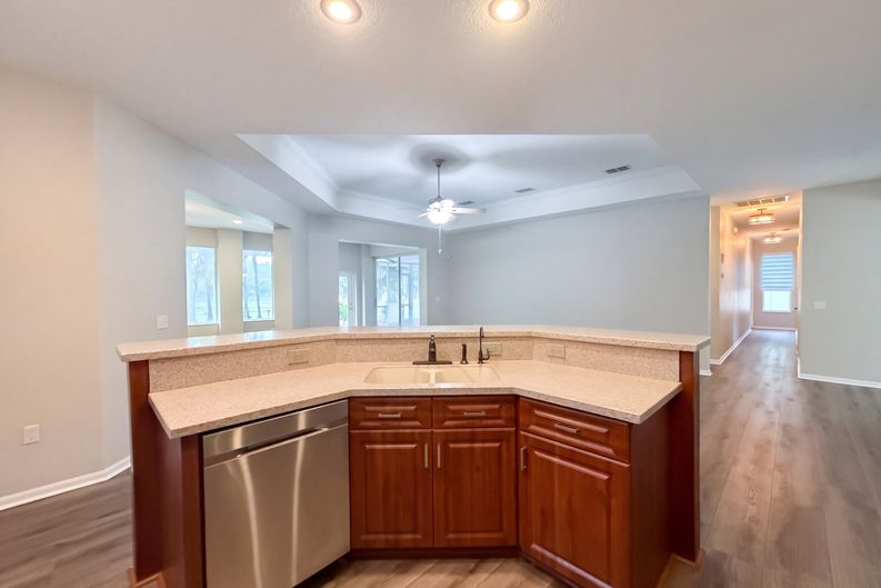 Photo 7 of 29 of 219 Willow Bend Pkwy, Lutz, FL