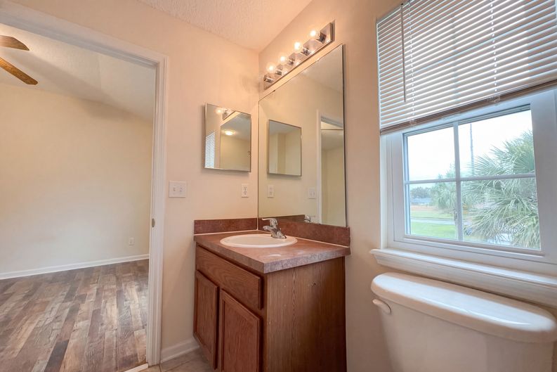 Photo 15 of 17 of 1539 Biscayne Bay Dr, Jacksonville, FL