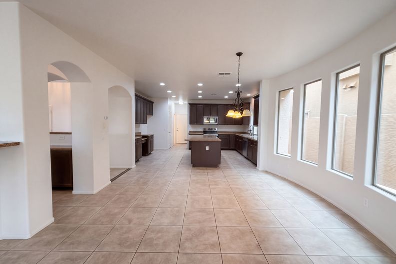 Photo 6 of 25 of 41096 W Novak Ln, Maricopa, AZ