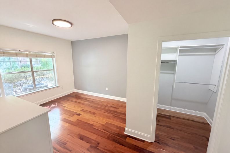 Photo 6 of 34 of 2700 Pine Tree Rd NE, Atlanta, GA