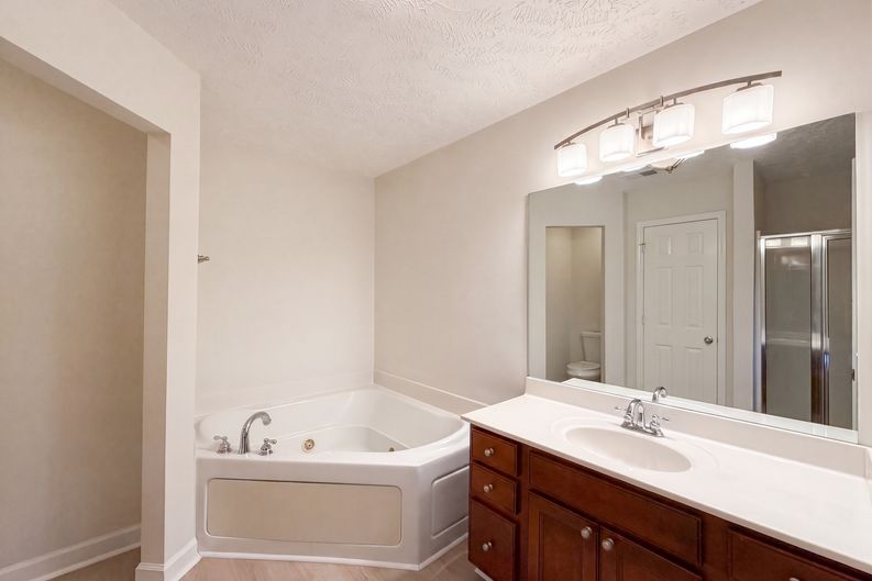 Photo 16 of 25 of 1223 California Dr, Murfreesboro, TN