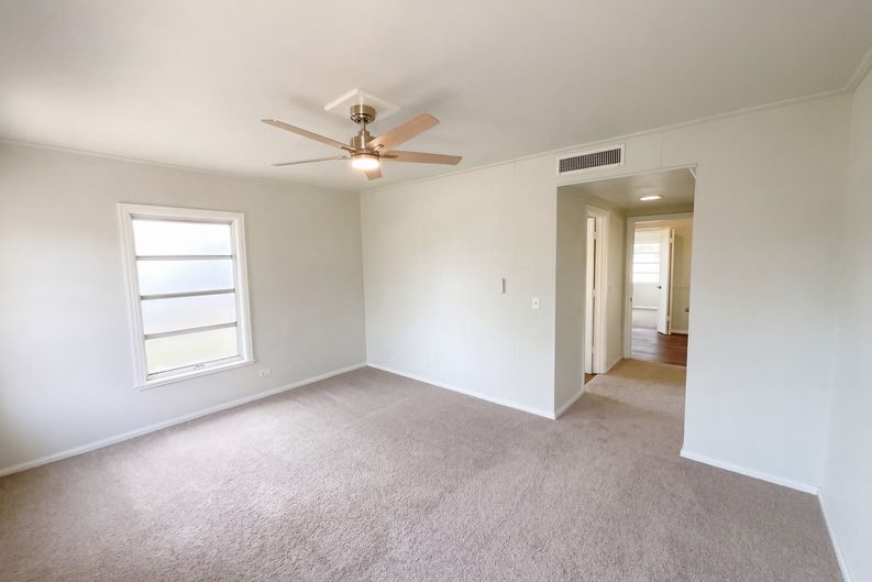 Photo 16 of 26 of 1205 G St, Floresville, TX